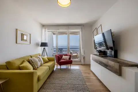 Split, Žnjan - Three-room apartment with a loggia and sea view