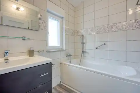 Parenzo, Vežnaveri – casa con due appartamenti