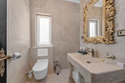 Šibenik, Vodice - luxusní vila s bazénem a panoramatickým výhledem 530m2
