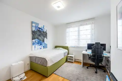 Stan 112 m², Vrbani — 3 spavaće sobe, balkon, 2 garaže