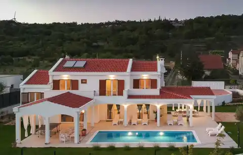 Maison avec piscine, 260m²