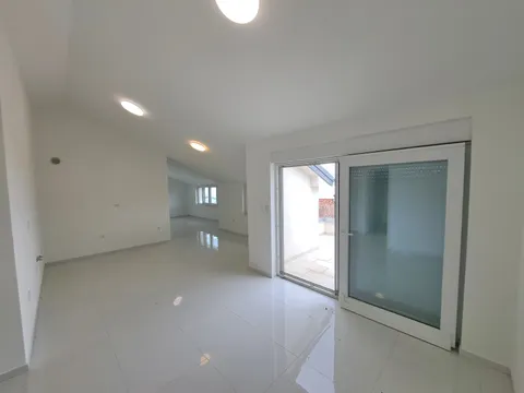 Crikvenica - Četverosoban stan s terasom 110 m2, novogradnja