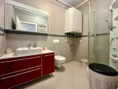 Загреб, Врапче - четырехкомнатная квартира с гаражом