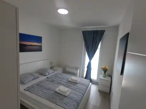 Privlaka - Dom szeregowy z basenem i tarasem na dachu.