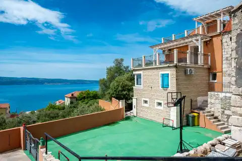 Split - Autentična vila među maslinicima s pogledom na more i bazenom
