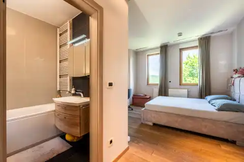 Kuća 376 m², Gornje Prekrižje — parcela 704 m²