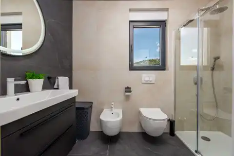 Zadar, Rovanjska – villa de 220 m², piscine et vue sur la mer