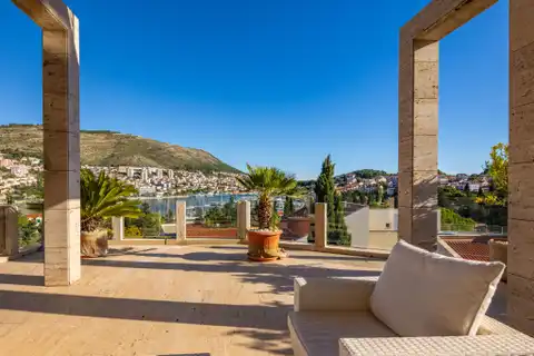 Dubrovnik, Lapad – penthouse 268 m², krovna terasa, bazen, garaža