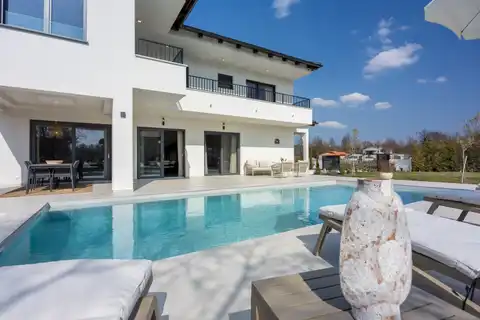 Istra, Svetvinčenat - Moderna vila s grijanim bazenom