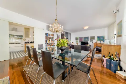 Zagreb, Centar – Elegantni četverosobni stan