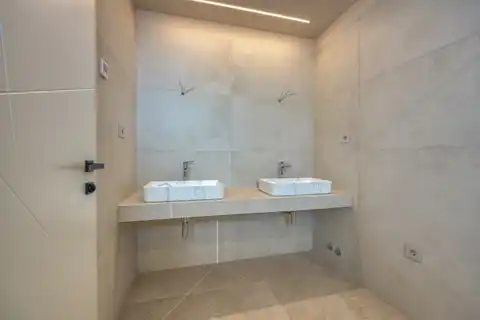 Poreč – Moderna vila s krovnom terasom