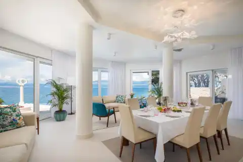 Brač - Moderna vila prvi red uz more