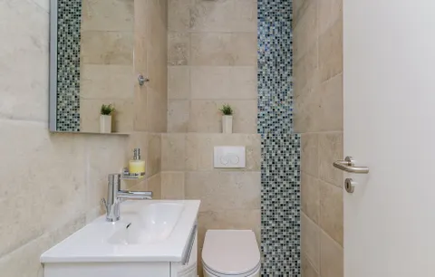 Dubrovnik, Zaton – Bijela moderna vila uz more s dodatnim zemljištem