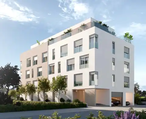 Split, Meje - Trosoban penthouse sa prostranom terasom i bazenom