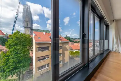 Zagreb, Ban Centar – Trosoban stan 131 m2