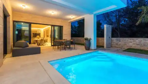Ražanac, Ljubač - Moderna vila uz more s wellnessom i bazenom