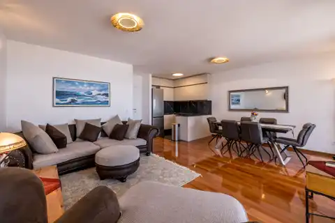 Spalato, Žnjan - Appartamento trilocale con loggia e vista mare