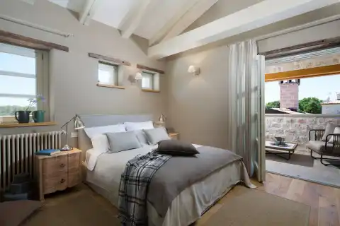 Istria, Poreč - Attractive stone villa with a tennis court and a swimming pool
