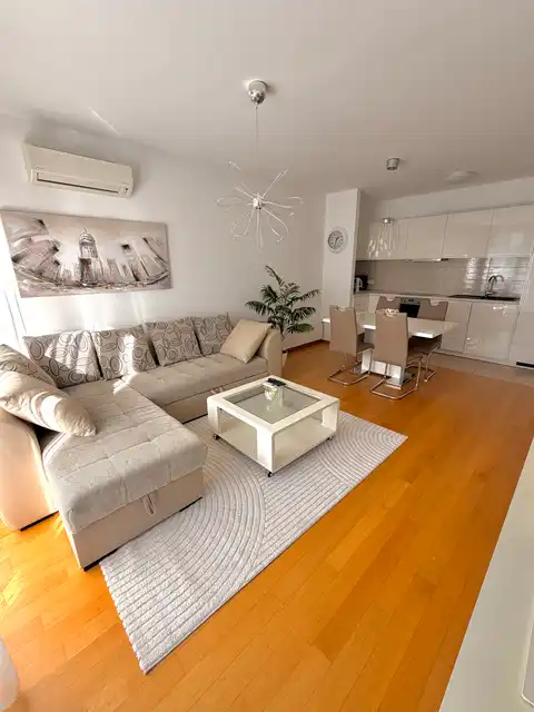 Split, Spinut - one-bedroom apartment with a garage and loggia near the center