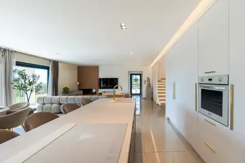Villa 384 m² bei Buje – Pool, Blick und 832 m² Grundstück