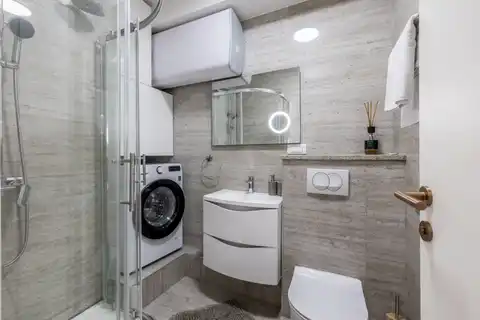 Split, Žnjan - Three-room apartment with a loggia and sea view