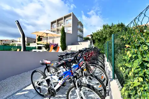 Brač, Sutivan - Investicijska prilika, stambena zgrada