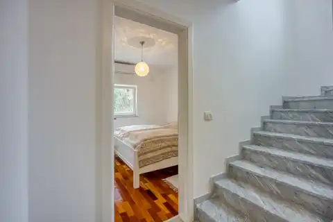 Parenzo, Vežnaveri – casa con due appartamenti