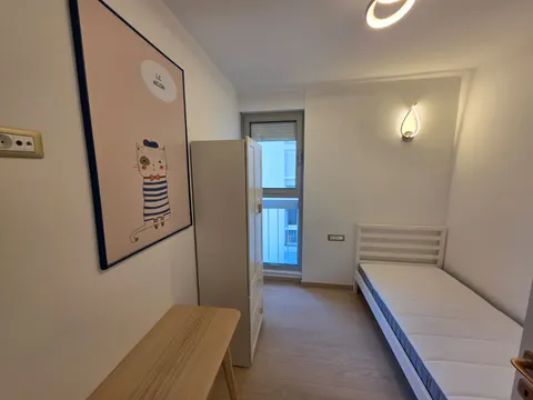 Split, Pujanke - Renoviran trosoban stan s lođom
