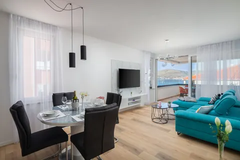Trogir, Čiovo - Dvosoban stan za najam 75 m2