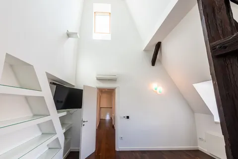 Zagreb, Centar – Luksuzan dvoetažni stan na Tomislavom trgu, 181 m²