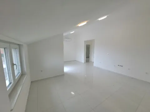 Crikvenica - Četverosoban stan s terasom 110 m2, novogradnja