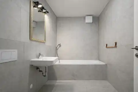 Zagreb. Blato - moderan trosoban stan s garažnim parkirnim mjestom