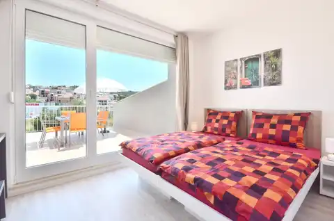 Brač, Sutivan - Investicijska prilika, stambena zgrada