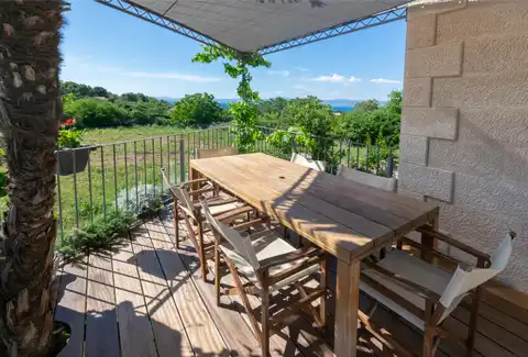 Brač, Mirca - kamenná vila s výhľadom na more, 300m2