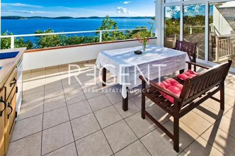 Hvar - Vila prvý rad pri mori