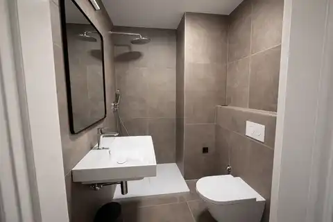 Zagreb, Centar - Trosoban renoviran stan za najam s parkingom