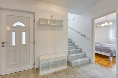 Parenzo, Vežnaveri – casa con due appartamenti