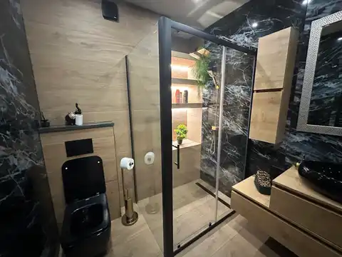 Solin, Japirko - Trosoban stan sa loggiom, sušionom i ostavom