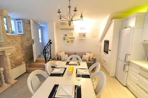 Korčula - Krásný kamenný dům v srdci starého města 130 m2