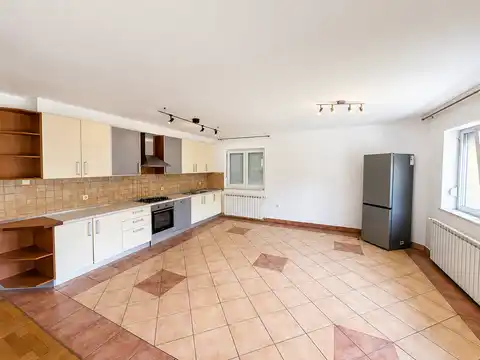 Dům 275 m² k pronájmu, Jazbina — zahrada, 2 garáže