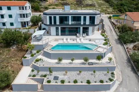 Šibenik, Rogoznica - Luxusní vila s panoramatickým výhledem na moře, vyhřívaným bazénem a vířivkou