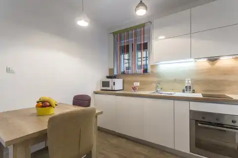 Split, Bačvice - Stan s 3 apartmanske jedinice i prostranim vrtom