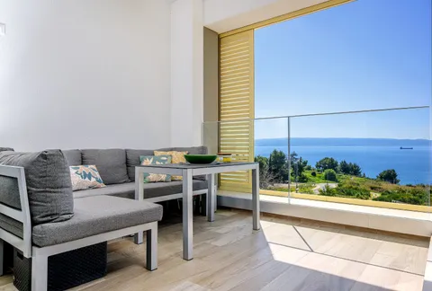 Split, Žnjan - luksuzan trosobni stan s pogledom na more
