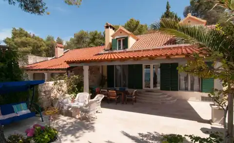 Brač, Mirca - Vila z bazenom ob morju 330m2