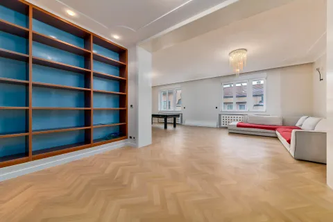 Záhřeb, Náměstí bána Josipa Jelačiće - Čtyřpokojový byt 160 m2 k pronájmu