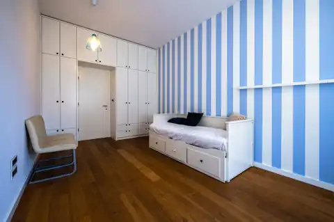 Appartamento 240 m², Donji grad — 3 camere da letto, balcone, parcheggio