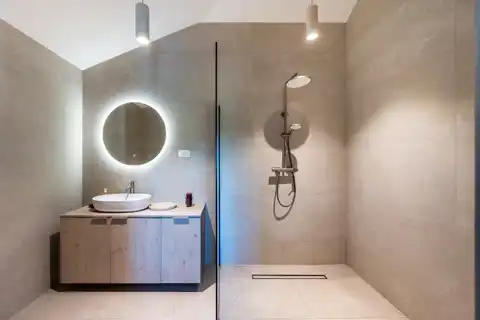 Ravna Gora, kuća 146 m² — 2 stana, privatni lift, bazen