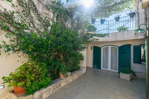 Brač, Mirca - kamenná vila s výhľadom na more, 300m2