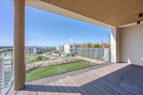 Istra, Novigrad - Trosoban apartman u luksuznom stambenom kompleksu 93 m2