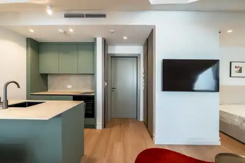 Garsonjera 32m² za najam — prvi najam, Centar